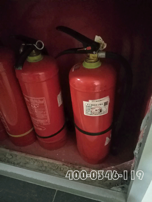 住宅樓內(nèi)堆放垃圾自然引起火災物業(yè)承擔什么責任？